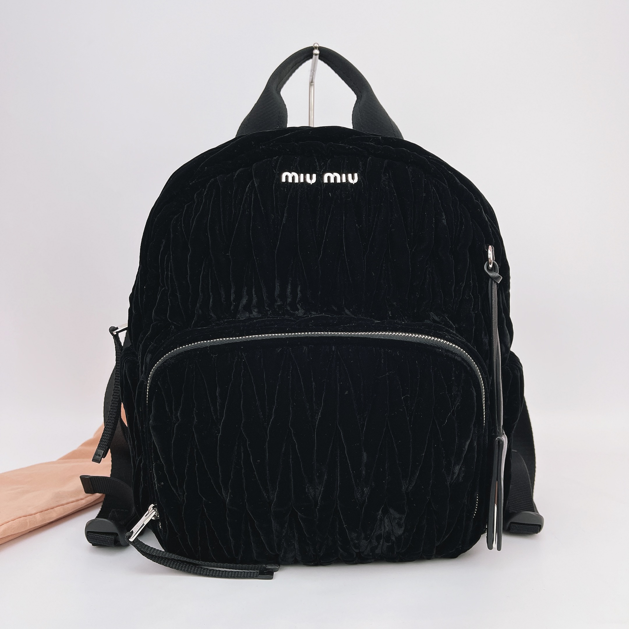 95新 MIU MIU/缪缪 缪缪 黑色丝绒双肩包底长26 N919