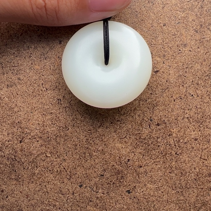 大***丹和田玉未镶嵌颈饰