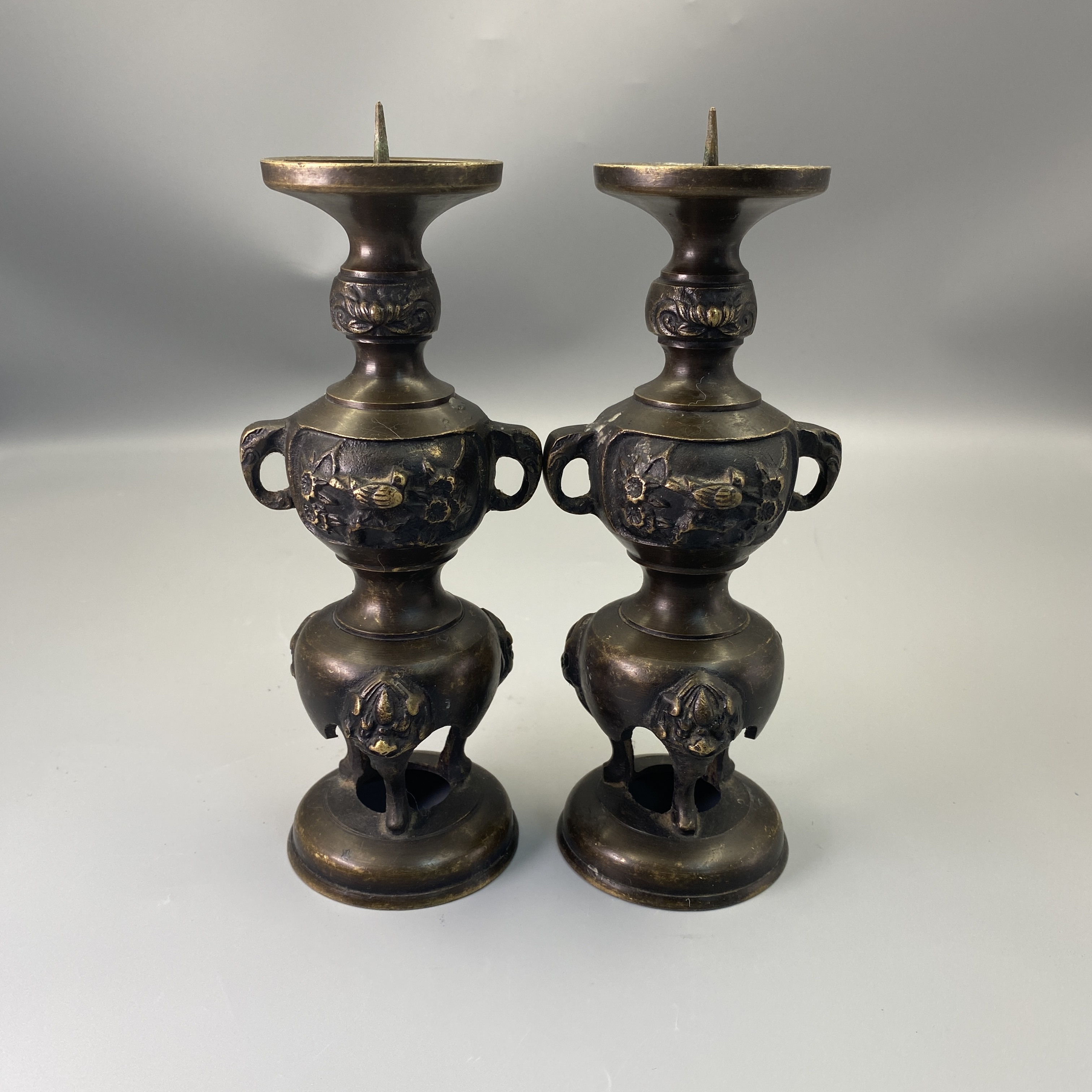 民国至早期高浮雕喜上眉梢象耳三兽足鼎式铜烛台益合/296-125-2