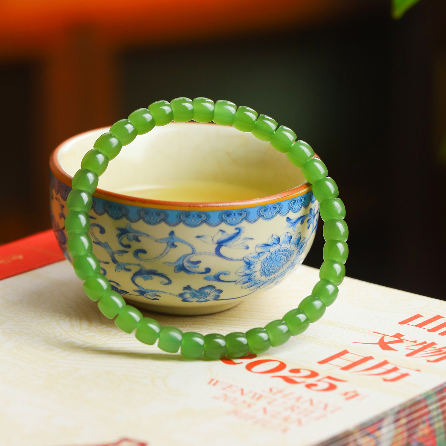 和田玉俄罗斯碧玉无黑点苹果绿阳绿直切桶珠6mm女士手串女款手链