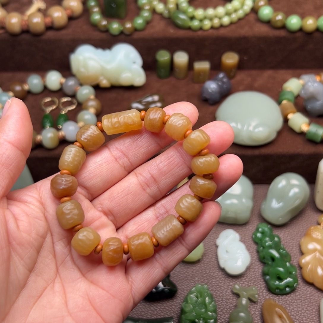 安***心和田玉未镶嵌颈饰