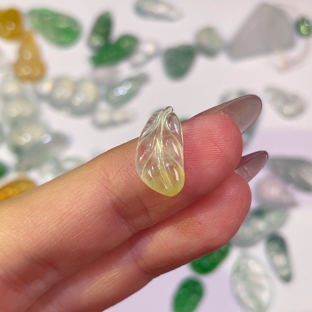 翡翠未镶嵌颈饰裸石