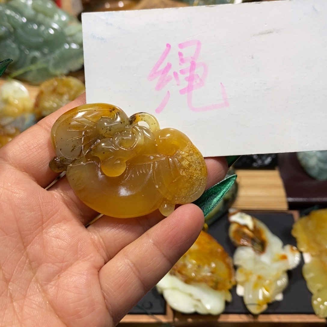 蛇纹石玉颈饰未镶嵌