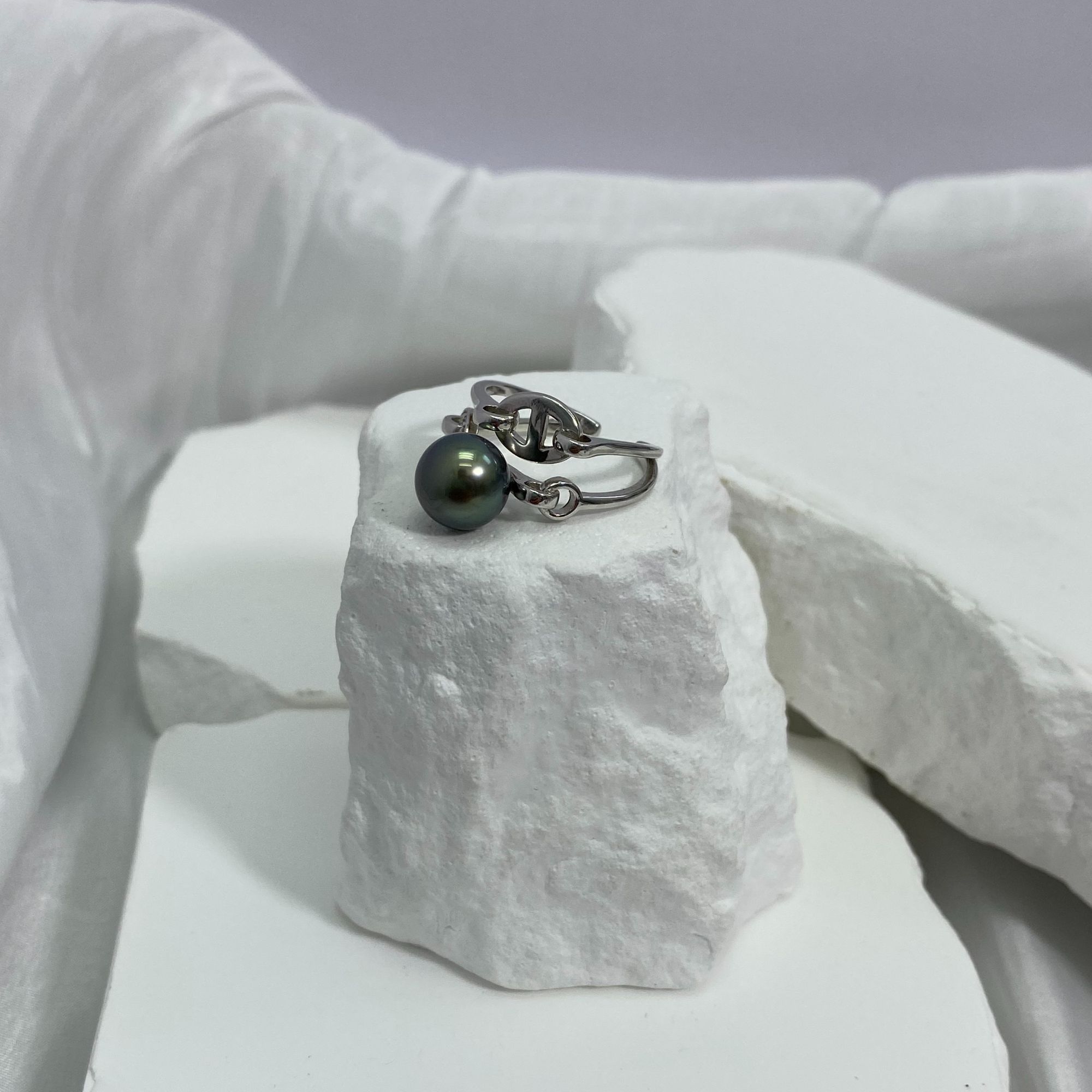 梁大大珠宝 海水大溪地黑珍珠s925银戒指 时尚猪鼻子款