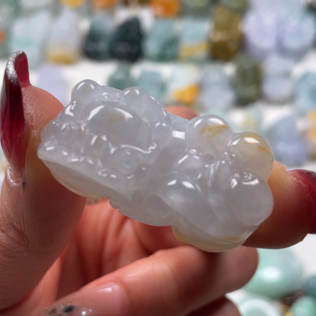 翡翠吊坠(赠链)未镶嵌