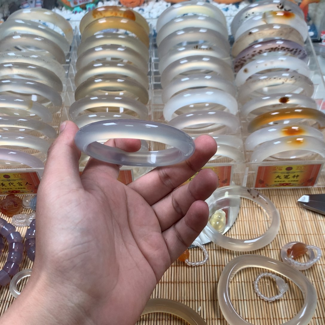 玛瑙/玉髓手镯未镶嵌S***y