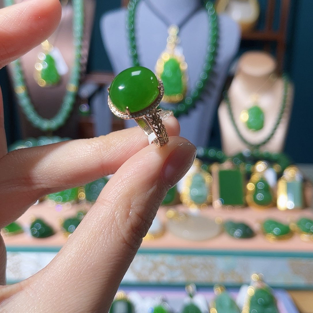 和田玉（碧玉）戒指18K金镶嵌