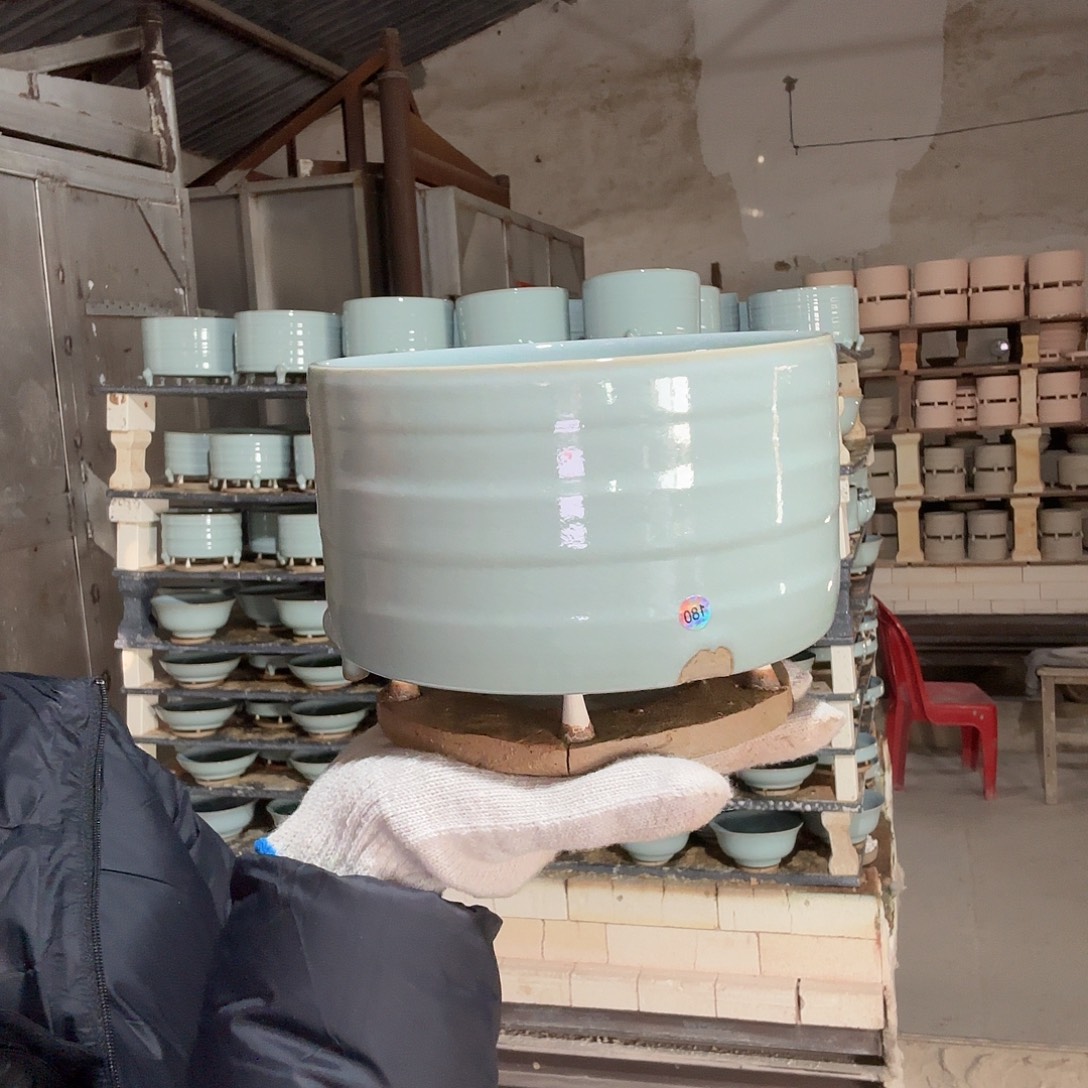 倪***带支钉编号180天青釉大号三足尊不退不换