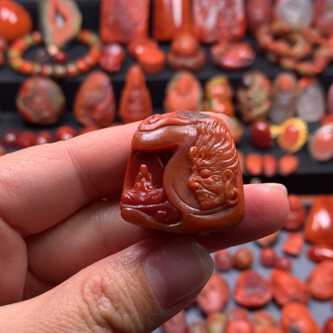 南红玛瑙吊坠未镶嵌