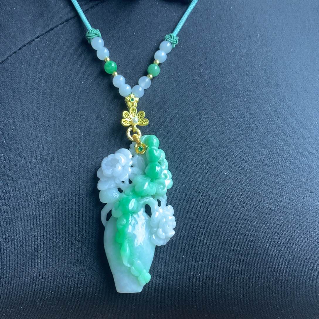 翡翠颈饰未镶嵌翡翠