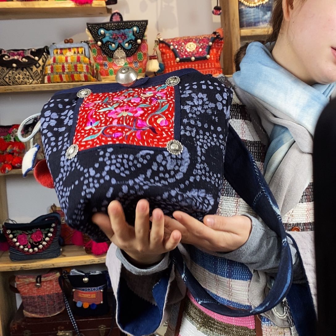 织绣手工制作包包