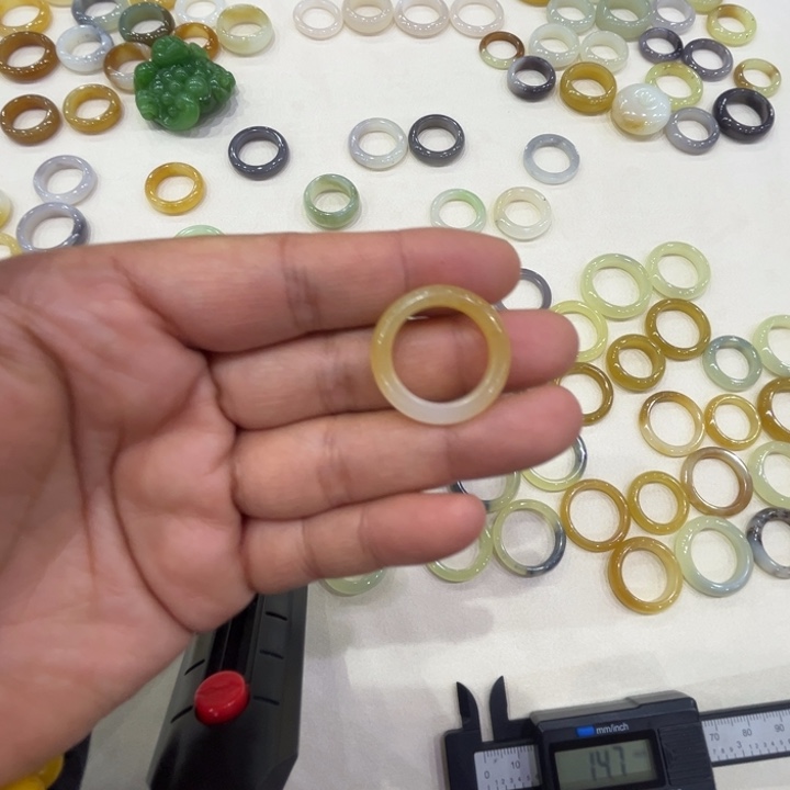 和田玉未镶嵌戒指