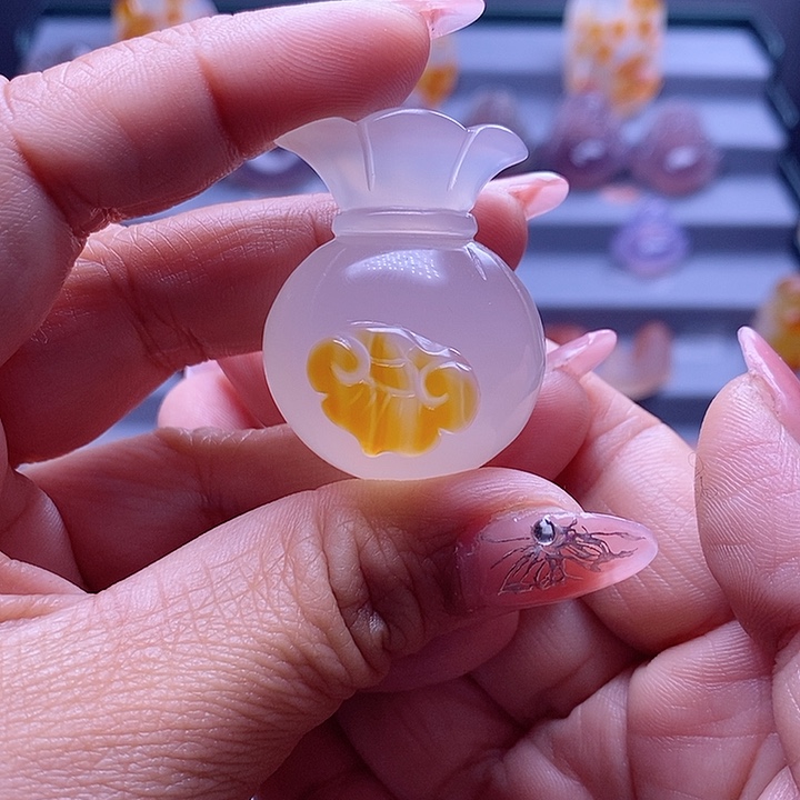 玛瑙/玉髓颈饰未镶嵌静***哥