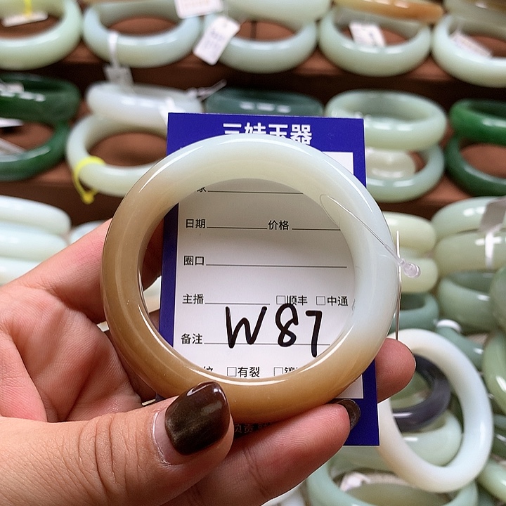 【闪购商品】和田玉手镯未镶嵌七**蕖