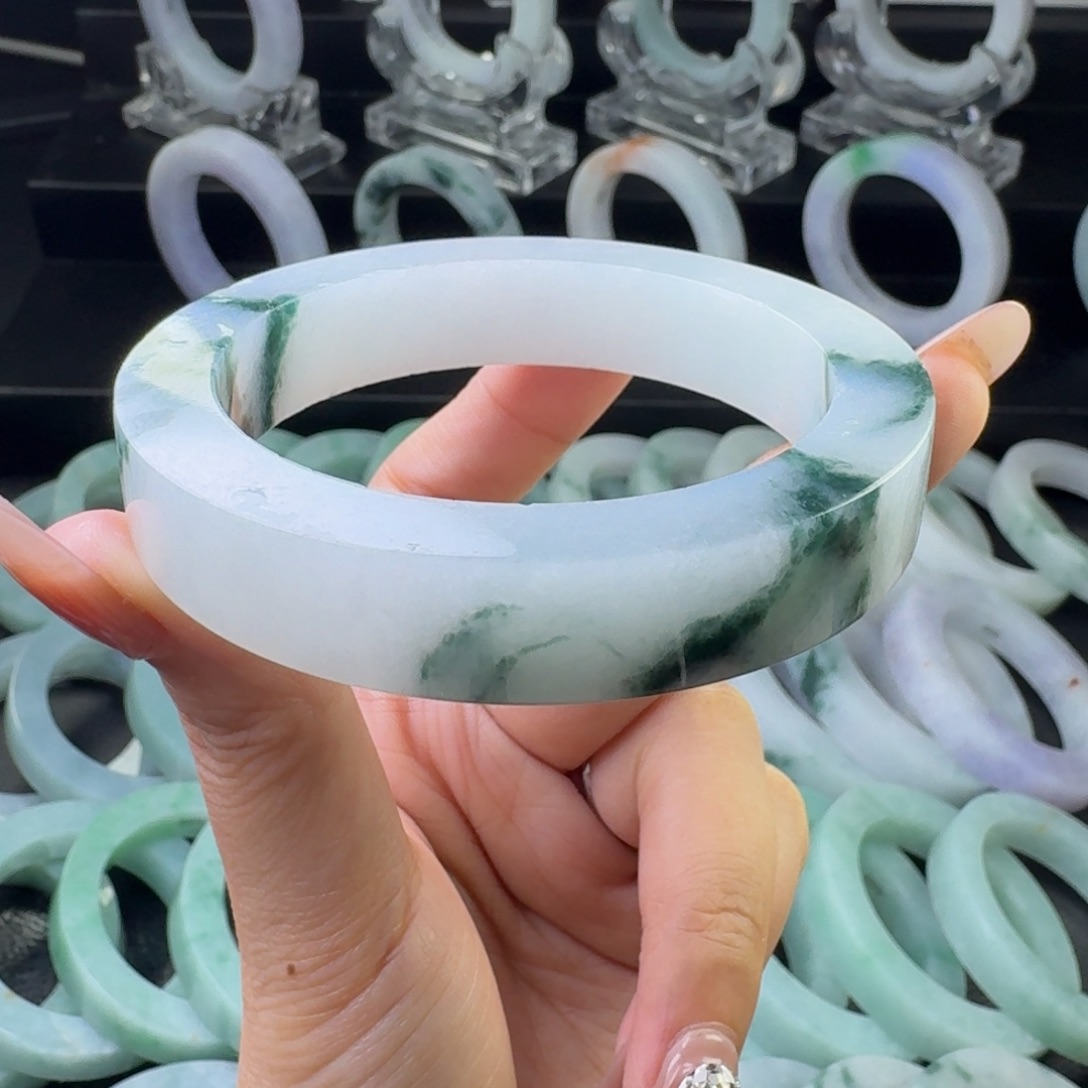 未镶嵌翡翠手镯定制翡翠
