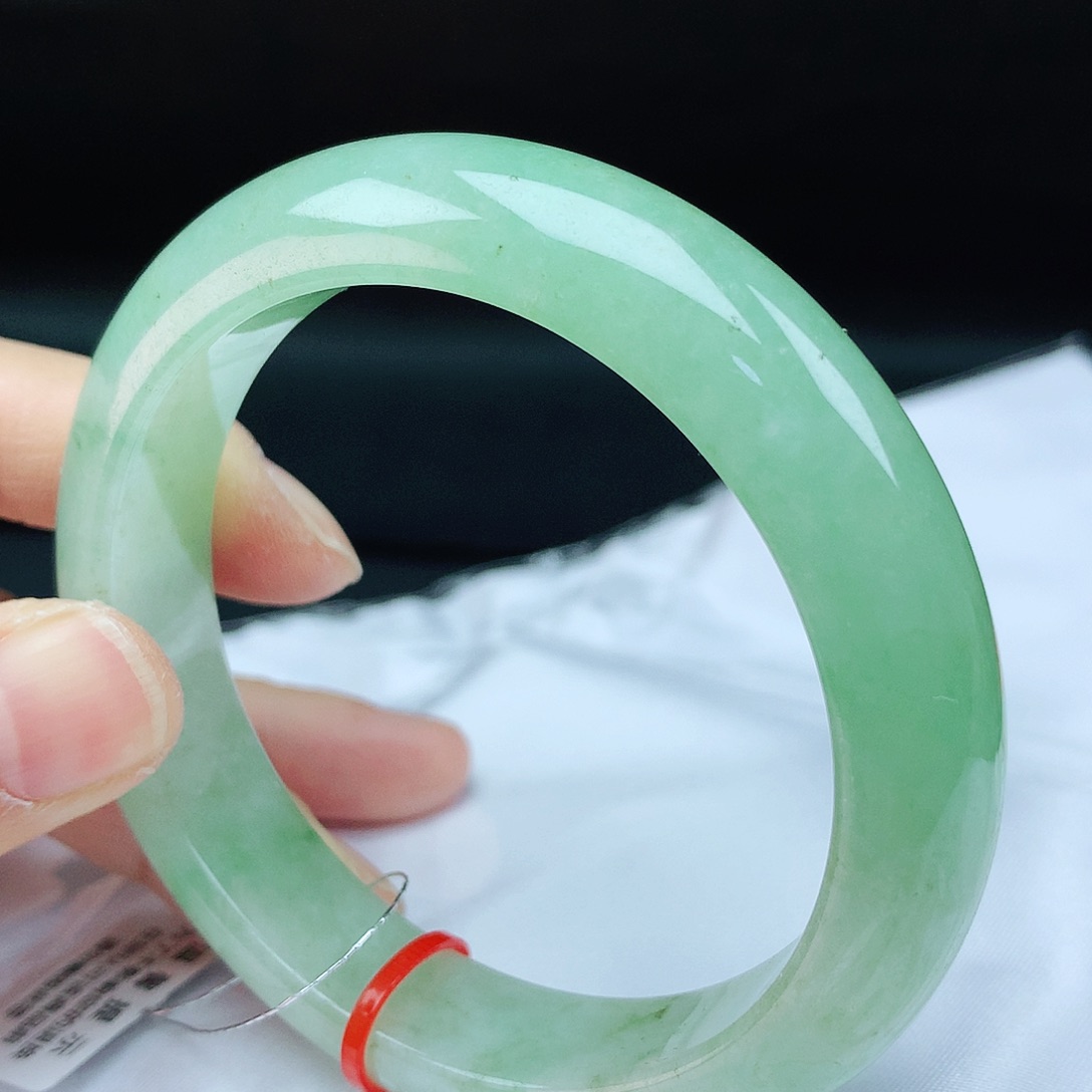 翡翠手镯未镶嵌57圈