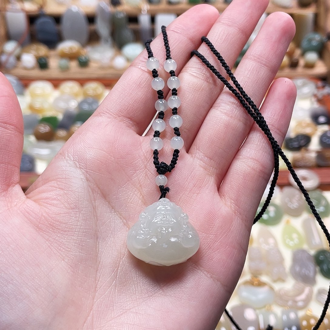 和田玉未镶嵌吊坠(赠链)