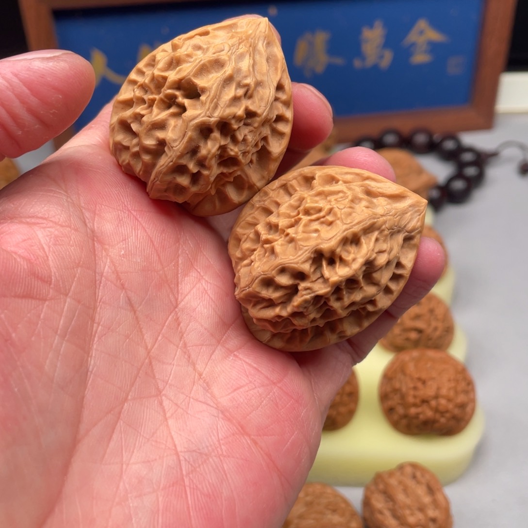 文玩核桃把件佛塔