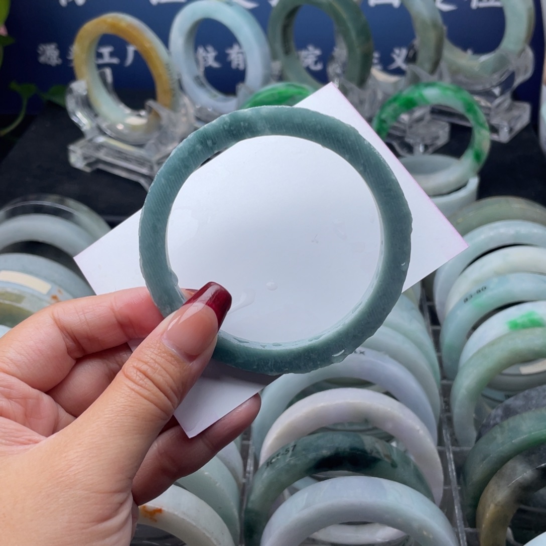 定制翡翠未镶嵌翡翠手镯