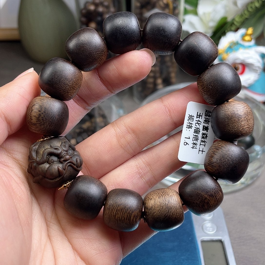 沉香手串富森红土老料
