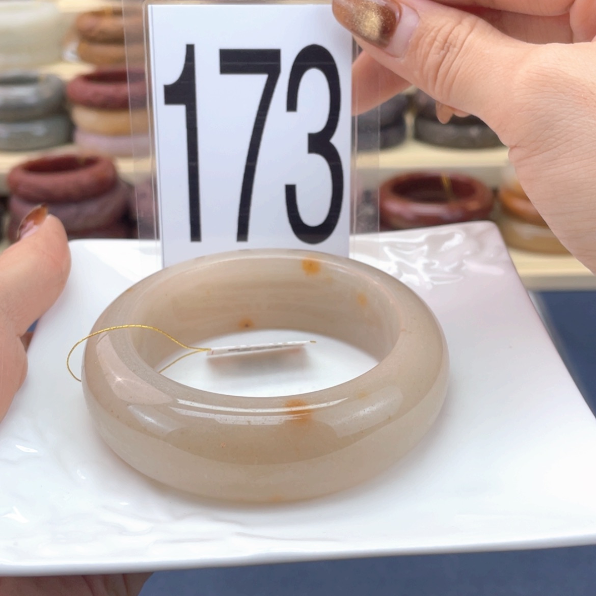 【闪购商品】石英质玉手镯未镶嵌