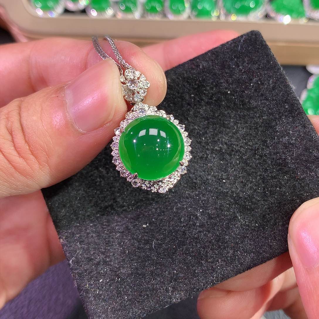 翡翠吊坠(赠链)18K金镶嵌菊*