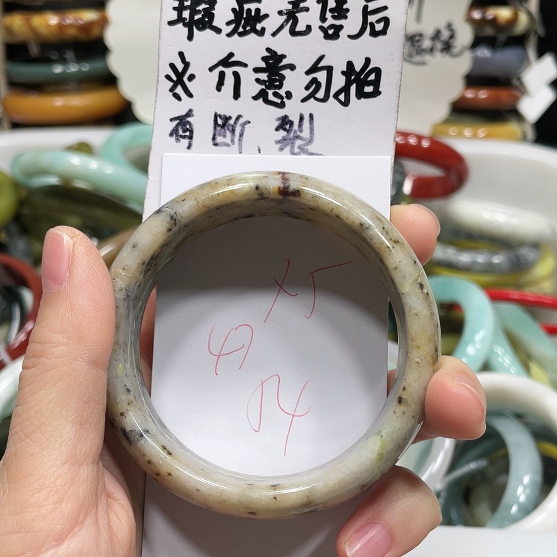 蛇纹石玉手镯未镶嵌
