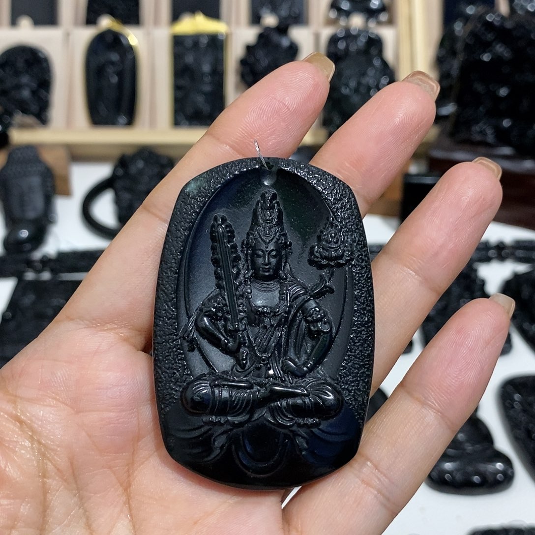 久***伊岫玉未镶嵌纯天然岫玉颈饰