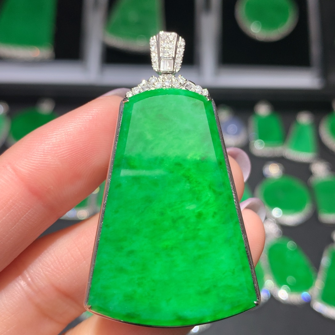 翡翠颈饰18K金镶嵌翡翠