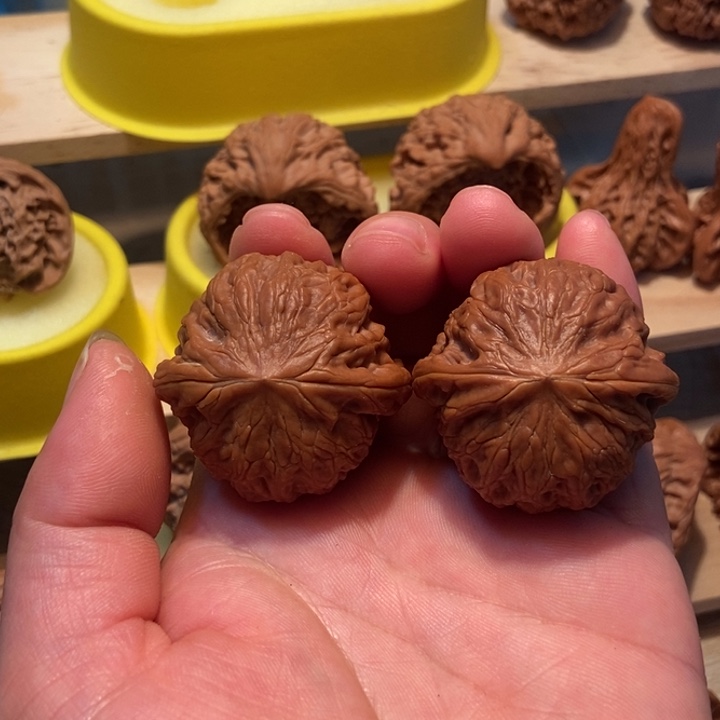 R****.文玩核桃铁锤核桃