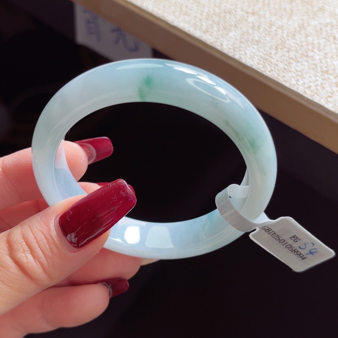 翡翠手镯未镶嵌手镯