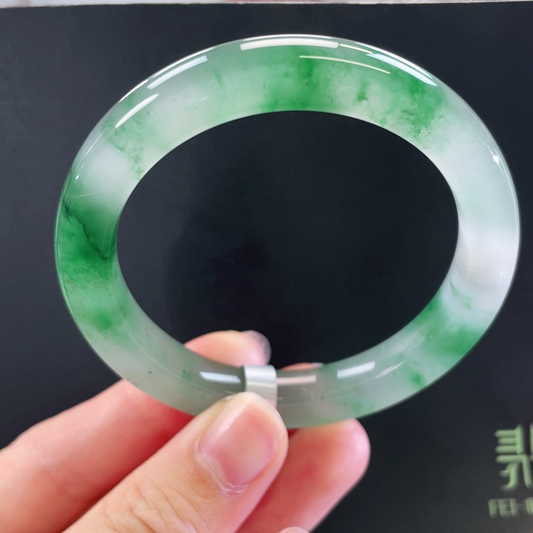 未镶嵌手镯石英质玉方镯
