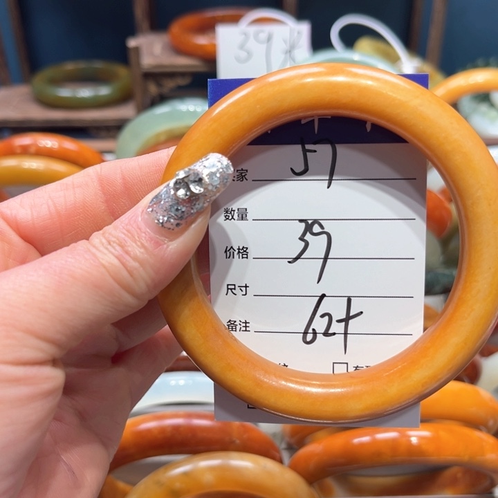 蛇纹石玉手镯未镶嵌坦****?