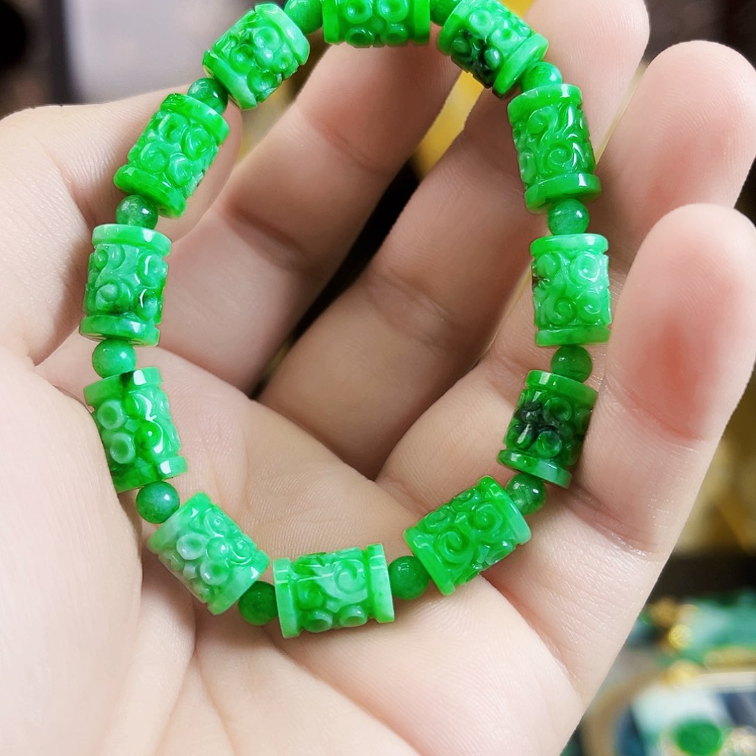 翡翠未镶嵌颈饰手链