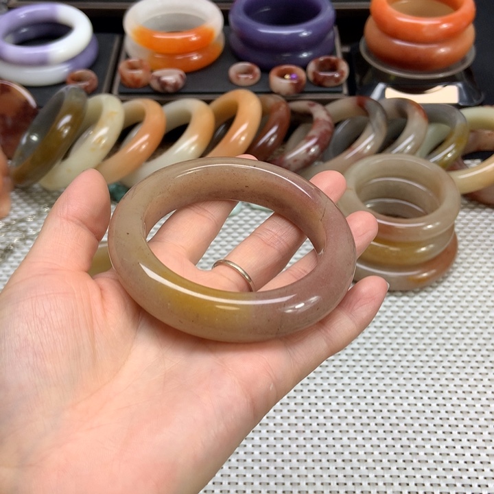 石英质玉未镶嵌手镯