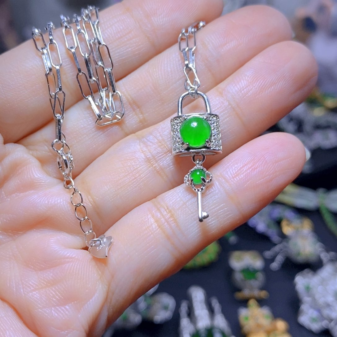 翡翠银S925镶嵌耳饰天然翡翠