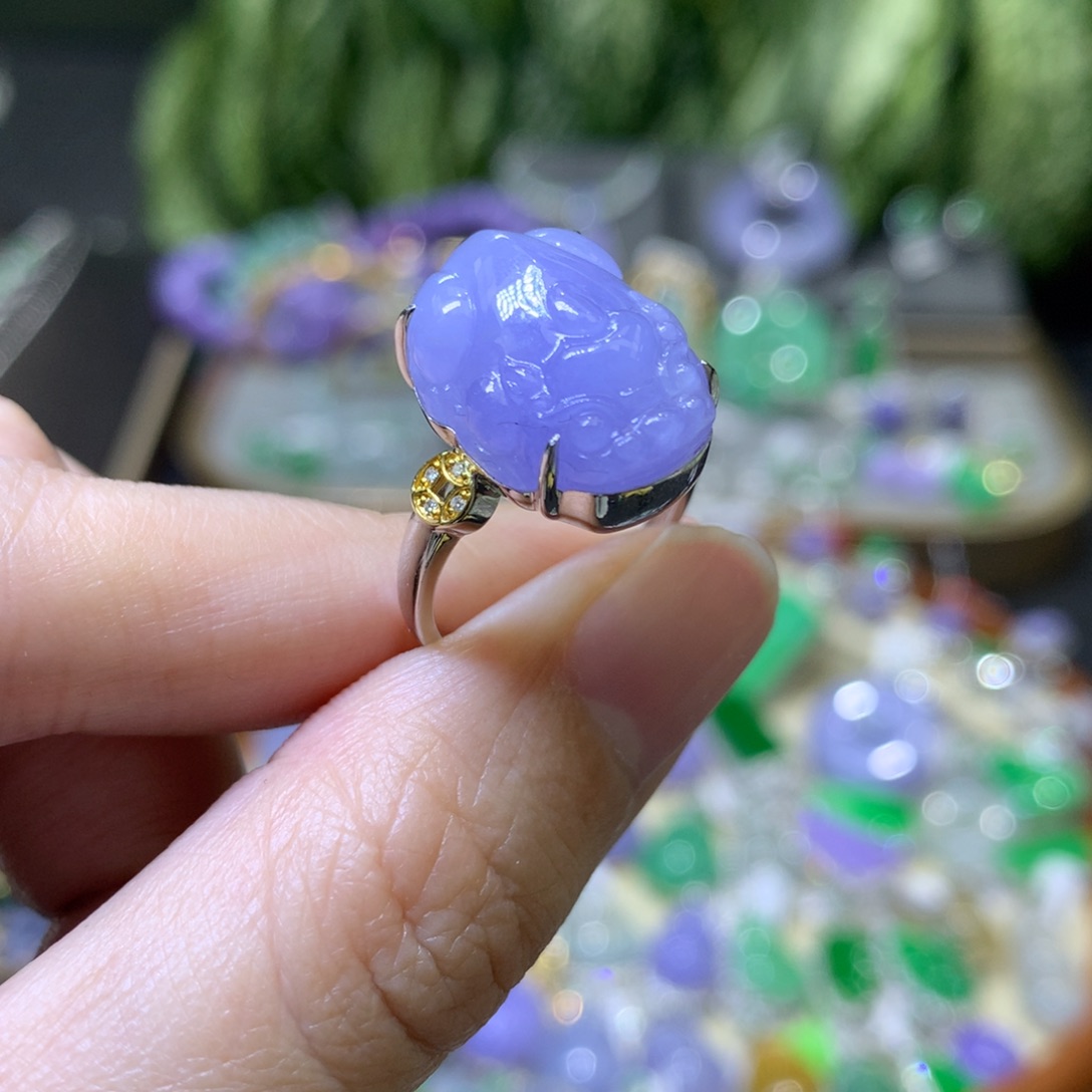 颈饰18K金镶嵌翡翠