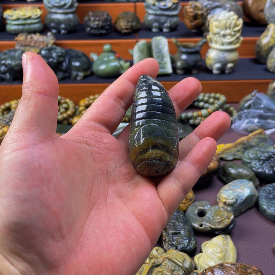 【闪购商品】未镶嵌岫岩河磨玉（透闪石质玉）挂件A**家