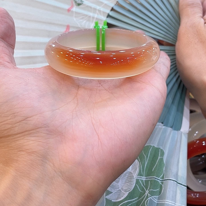 玛瑙/玉髓手镯未镶嵌晕*