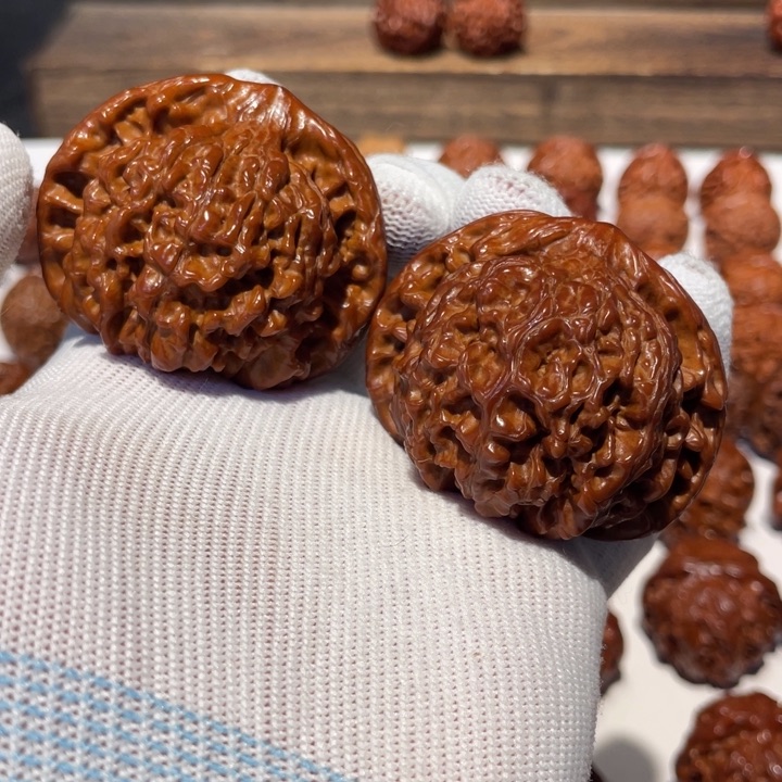 文玩核桃吊坠官帽288.03.53