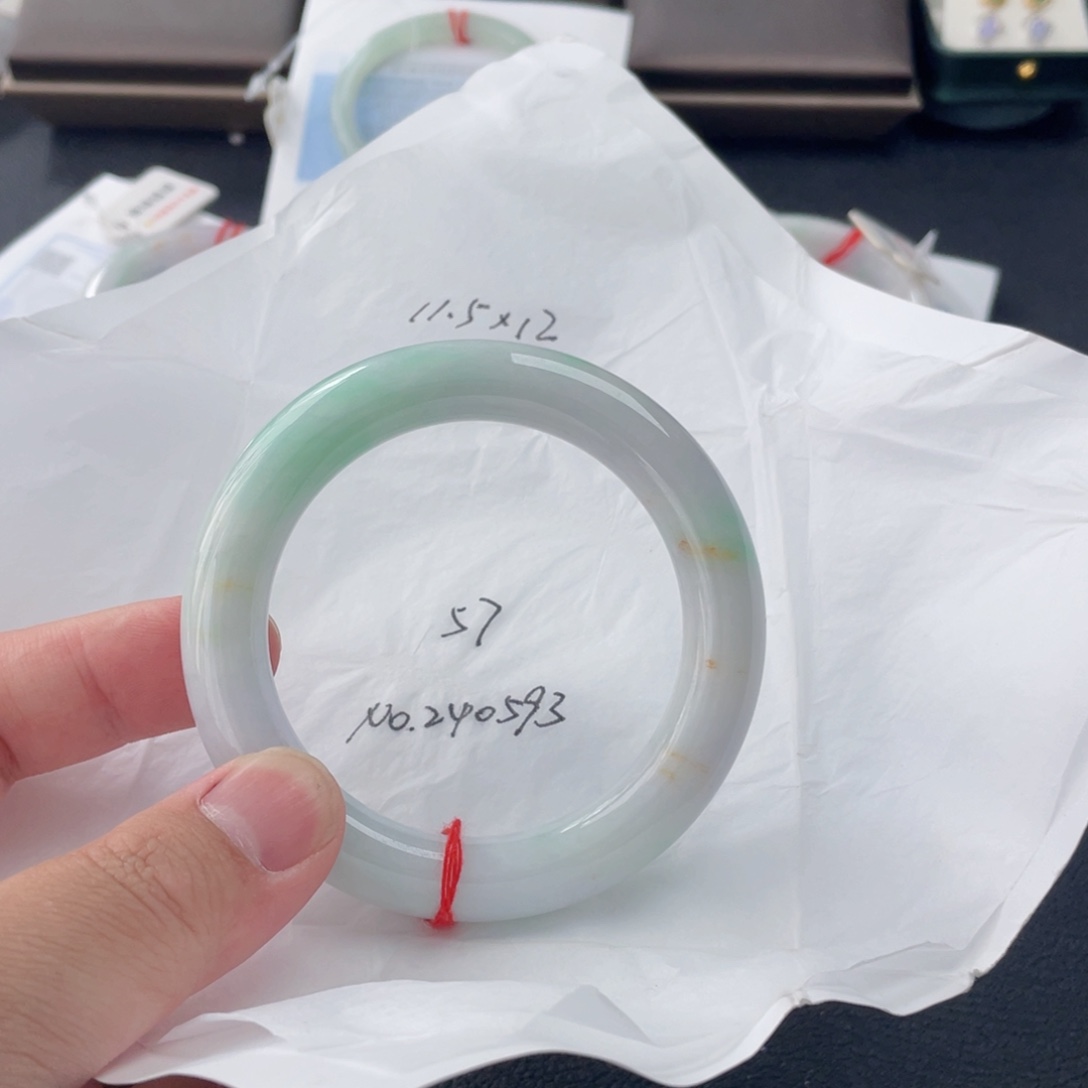 翡翠手镯未镶嵌D****熹57圆条