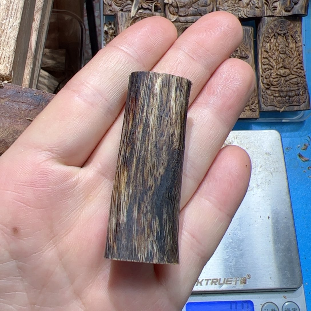 沉香吊坠白棋素牌8.3克