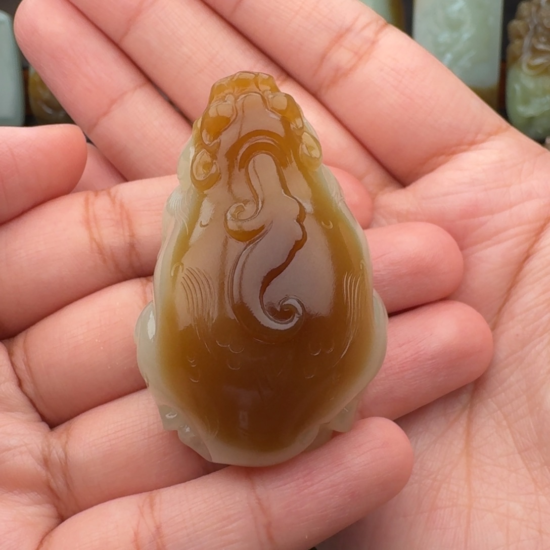 淡***定和田玉未镶嵌颈饰