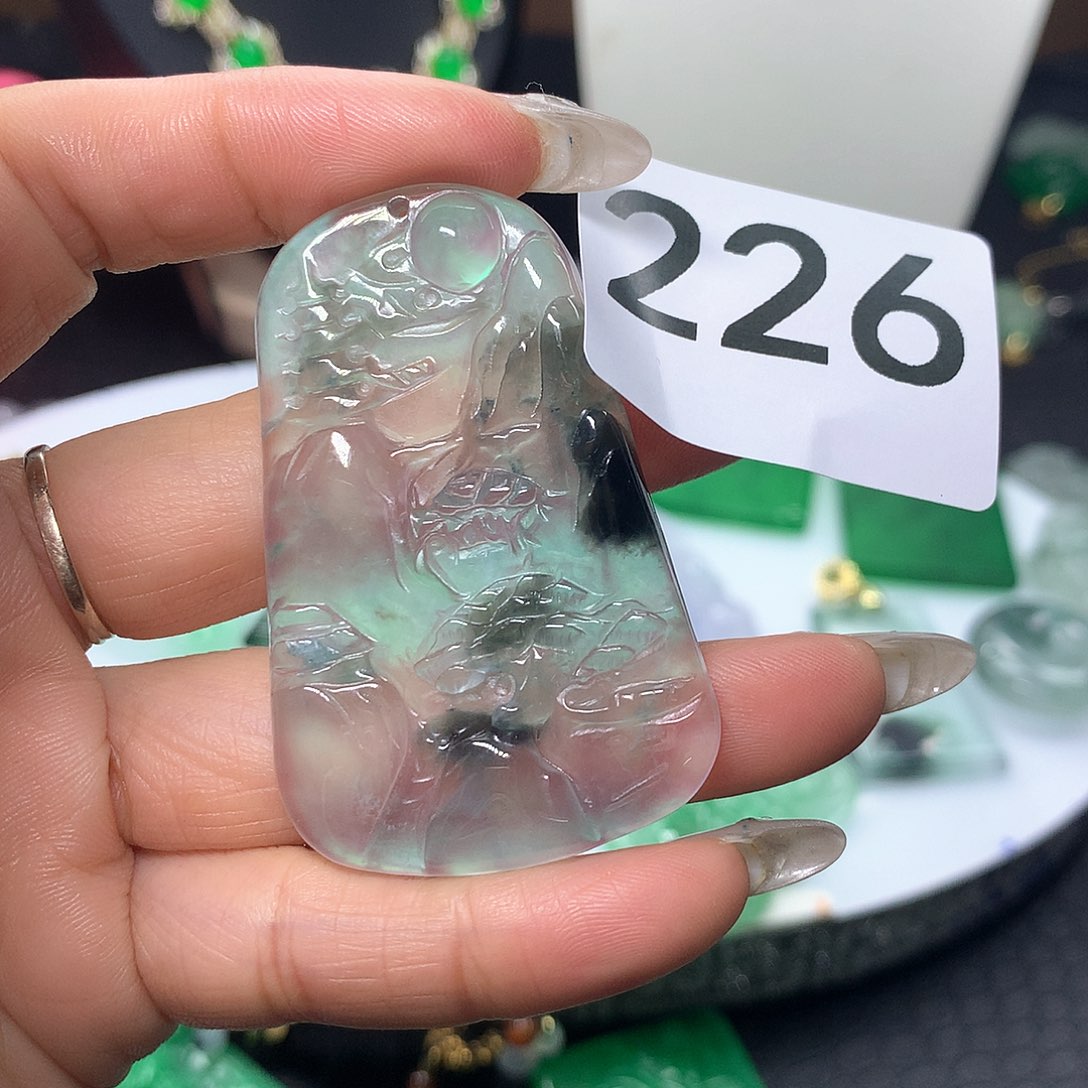 翡翠吊坠(赠链)未镶嵌