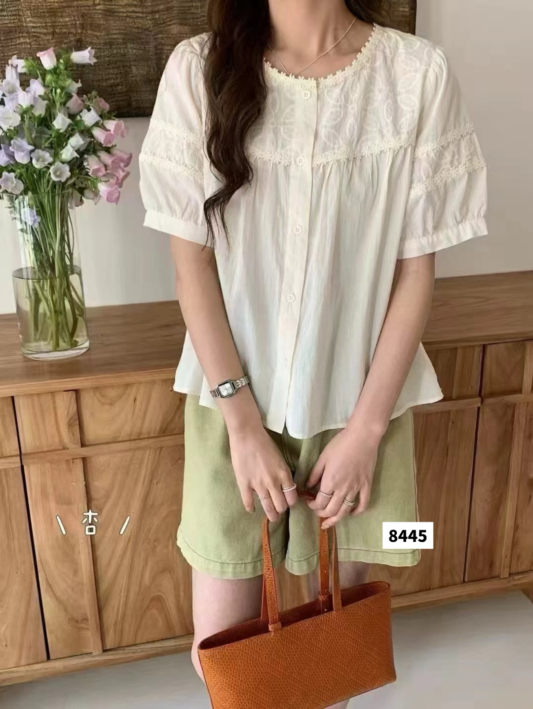 8445 纯色撞刺绣拼接花边100棉衬衫