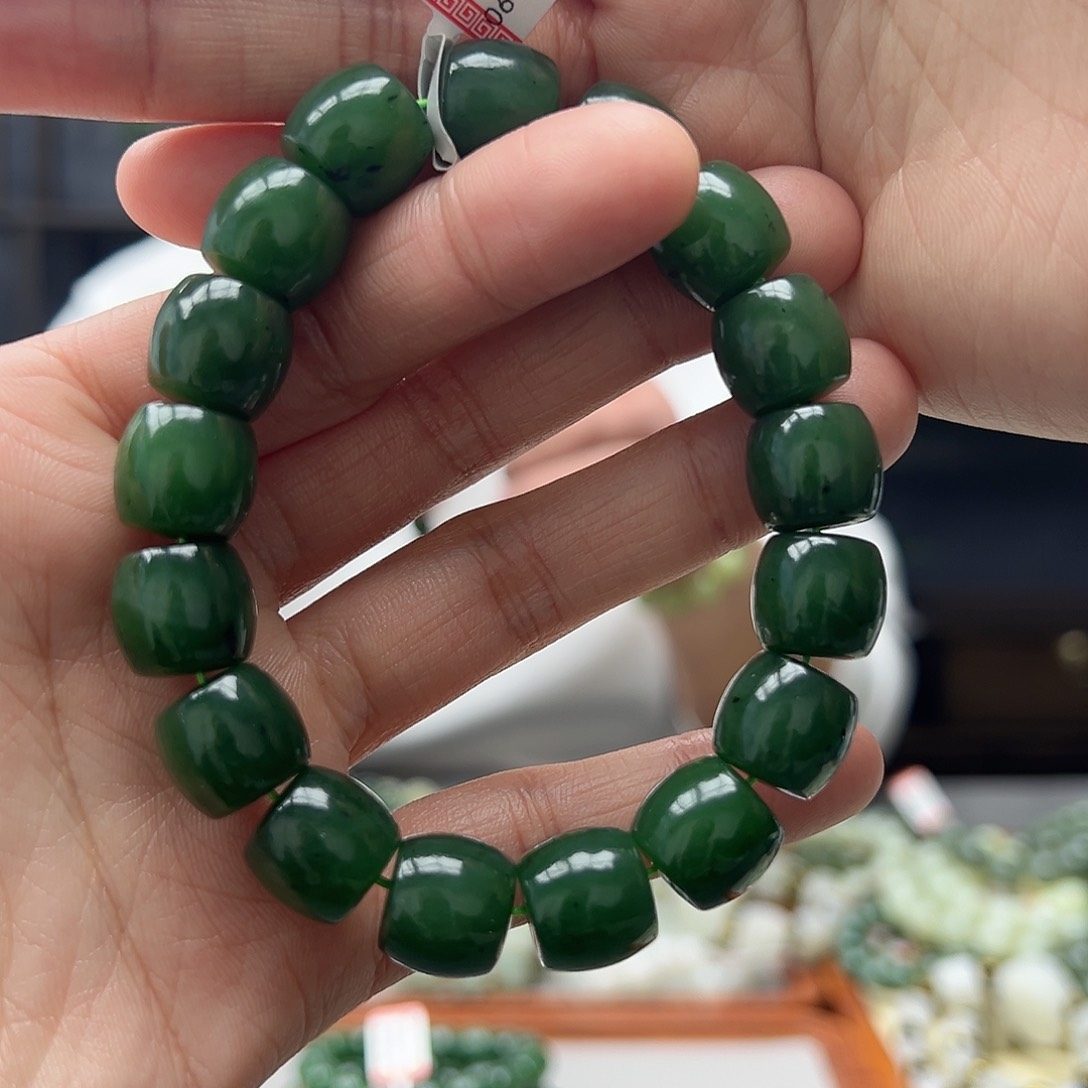 和田玉手链未镶嵌13碧玉直切