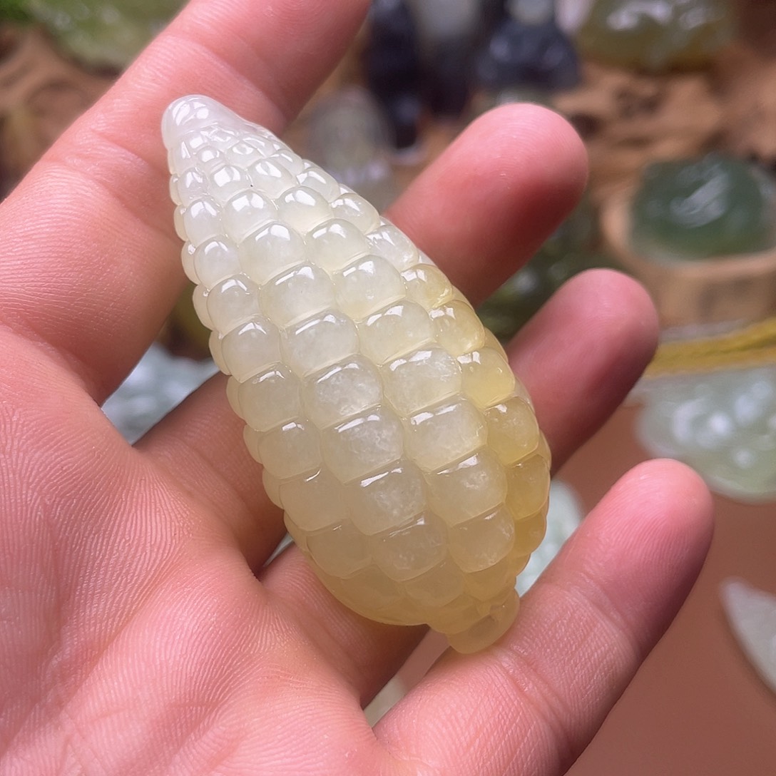 未镶嵌蛇纹石玉珠宝奇石