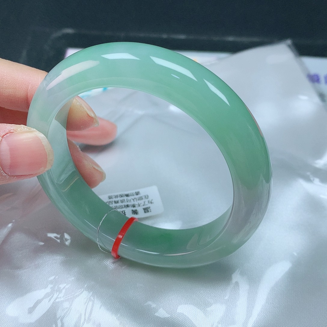 翡翠手镯未镶嵌56轮胎