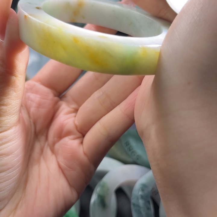 定制翡翠未镶嵌手镯