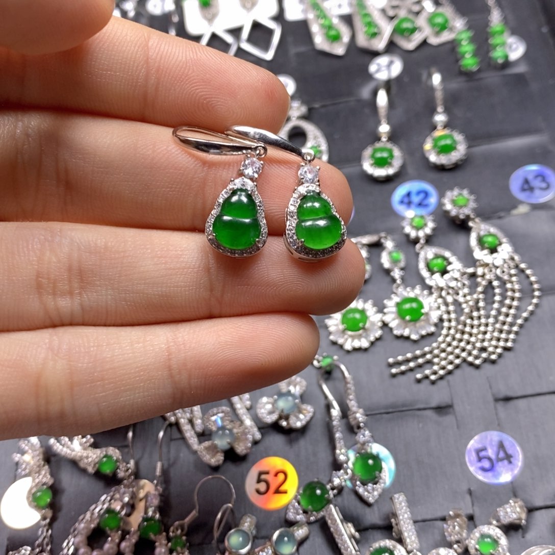 翡翠颈饰未镶嵌福**呀翡翠耳钉